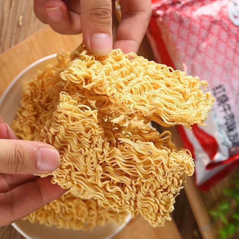 小保姆红烧牛肉方便面干脆面怀旧零食泡面整箱装小时候麻辣8090后 70g