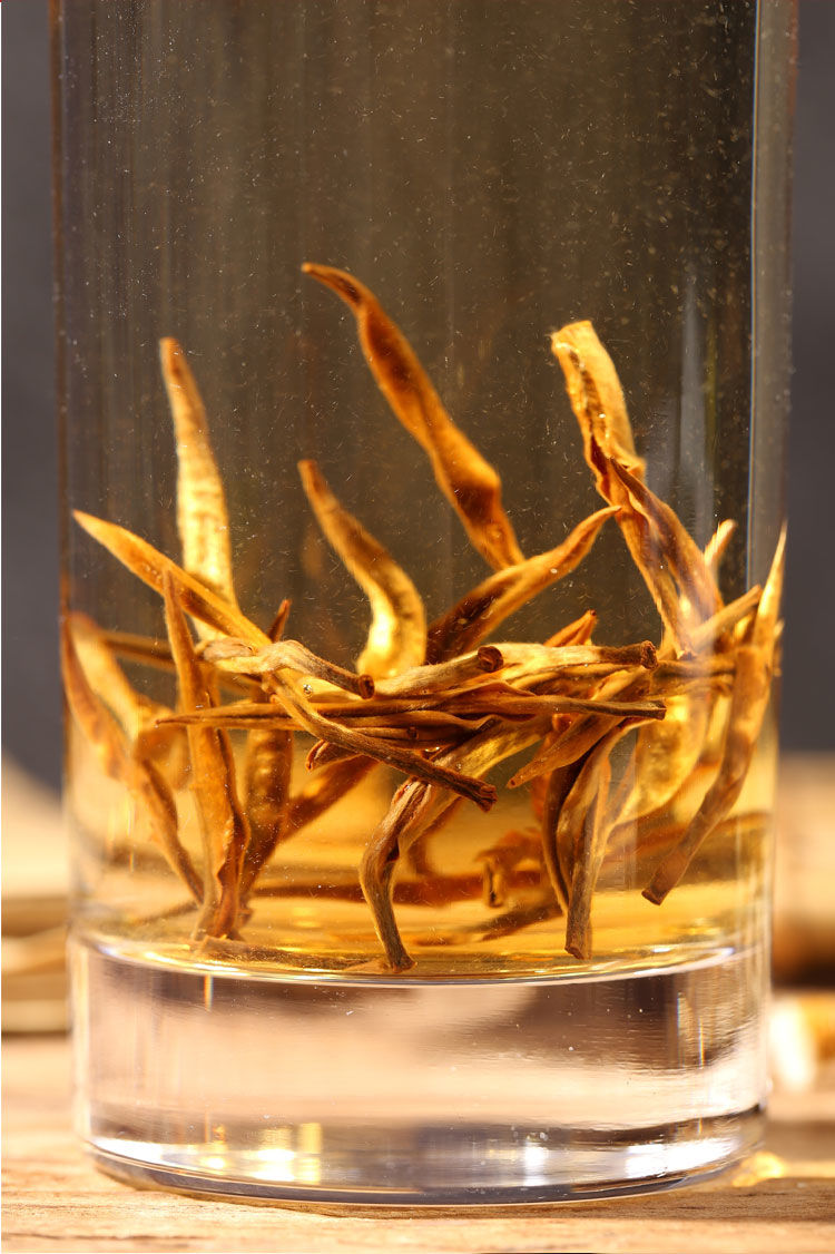 2021年春茶滇红茶特级大金针蜜香型云南大金芽红茶1大袋装250g