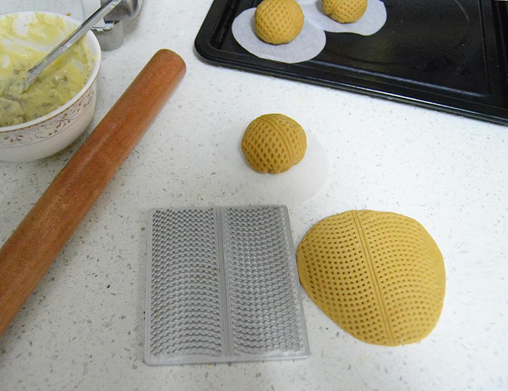 深牙核桃包模具榴莲蚕蛹包广式茶餐厅点心制作铝模具新款双面模具正面