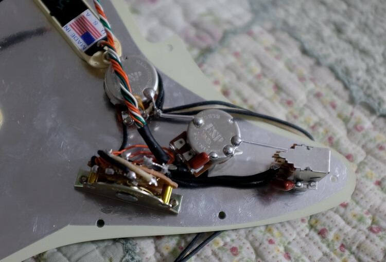 fender拾音器lacesensorfenderstrat蓝银红金电吉他单线蓝银红黑色
