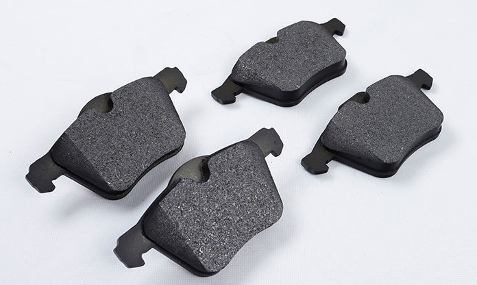 醉米适用于日产轩逸天籁阳光骐达骊威奇骏逍客蓝鸟陶瓷原装刹车片全车