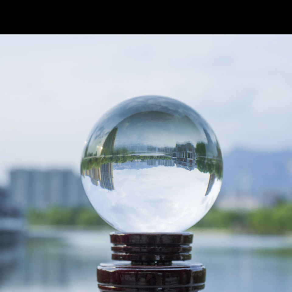 家里的装饰品透明水晶球摆件透明水晶球能量球杂耍开业家居摆件摄影