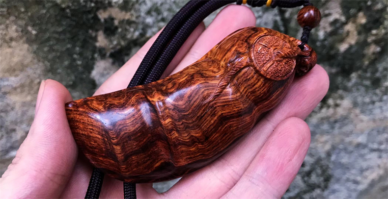 海南黄花梨紫油梨木雕老料紫油梨水波纹木雕文玩福豆把件时时把玩福运