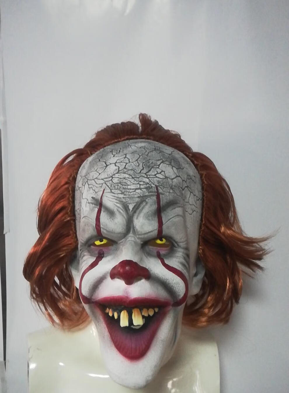 小丑回魂同款面具万圣节恐怖鬼屋吓人道具红眼发光pennywise头套 带灯
