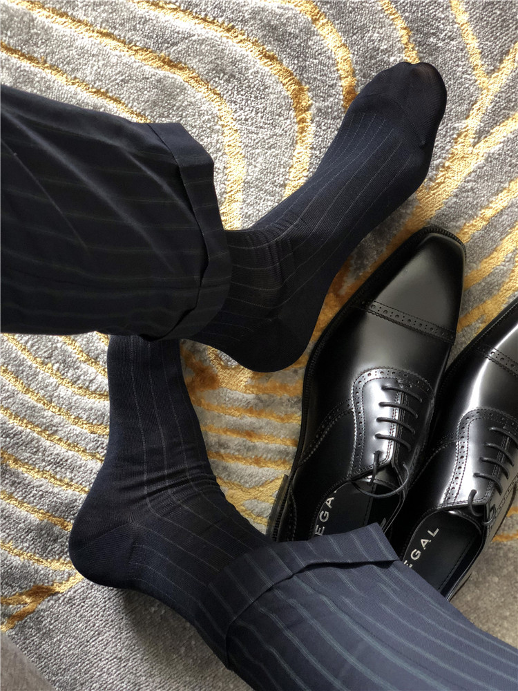 2双男士中筒商务袜子正西装职场精英袜黑色皮鞋丝光棉袜薄款条纹黑袜