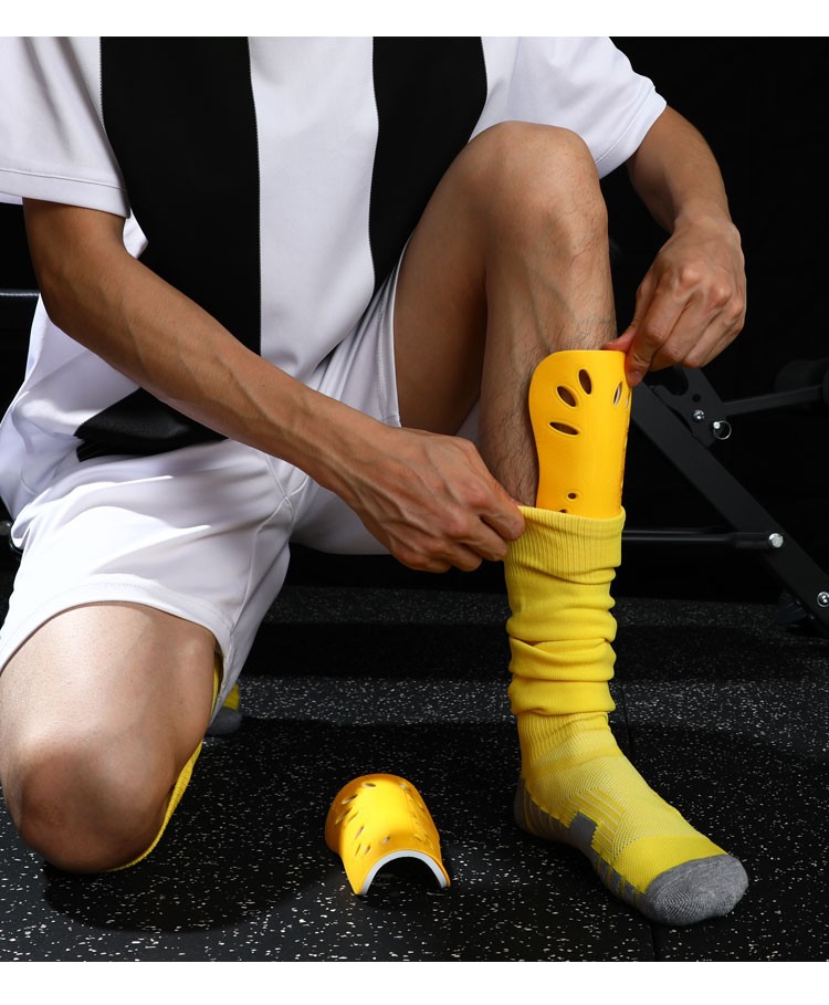 足球护腿板套袜训练比赛护胫插板护小腿护具男女成人儿童护腿板红色