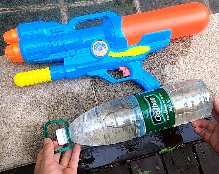 水枪戏水玩具成人儿童水枪男女孩大号高压打水仗神器沙滩戏水大容量