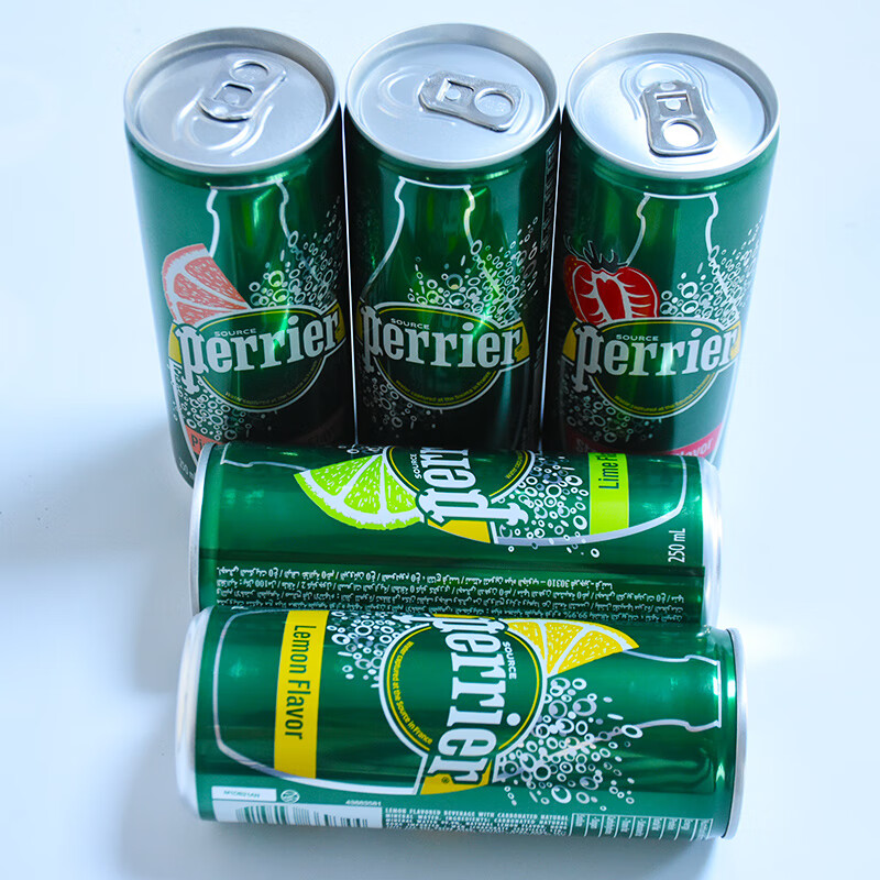 法国perrier巴黎水气泡水含气天然矿泉水饮料250ml8罐装原味250ml8罐
