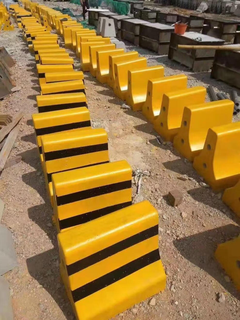 水泥隔离墩水泥墩高速公路施工分流隔离墩混凝土隔离墩石块石墩石马