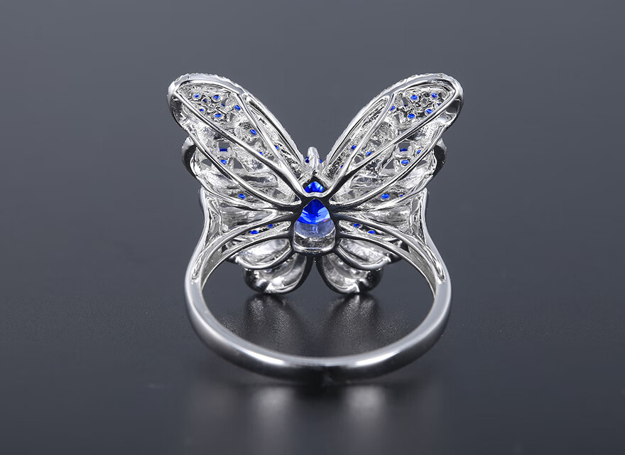 yl定制蓝宝石戒指女18镶嵌钻石蝴蝶彩宝首饰