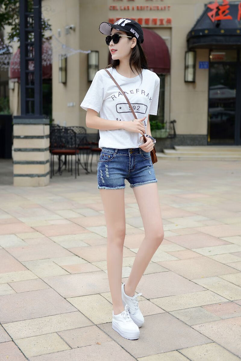 露出女户外开裆牛仔裤户外镂空隐形拉链方便热裤女免脱超短裤深蓝色