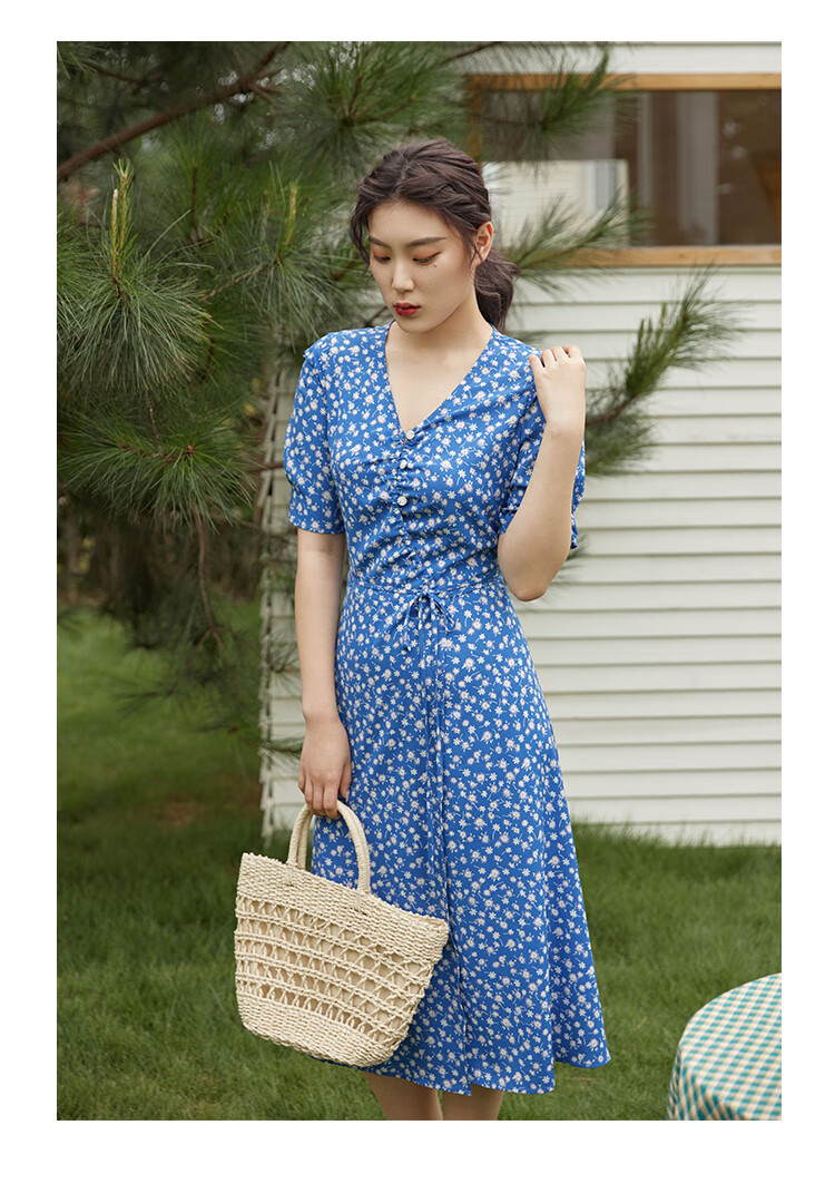 大码女装v领雪纺碎花连衣裙女夏装新款遮肉显瘦女神范裙子蓝底白花xxl