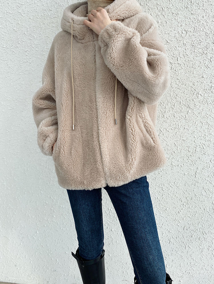 皮毛一体羊羔毛外套女短款加厚年轻2021新款皮草外套羊羔绒女冬季米色