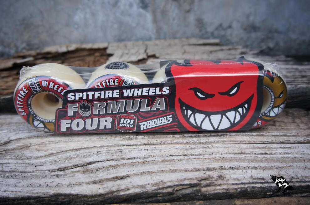 滑板轮子 小火人spitfire滑板轮子美国街式动作双翘四轮板硬轮刷街 f4