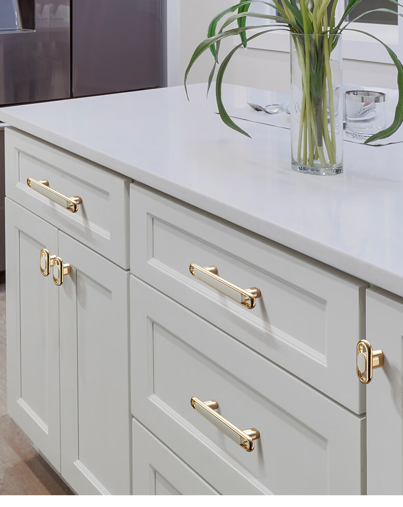 柜门拉手现代简约轻奢金色衣柜门把手橱柜抽屉柜子五金北欧式单孔96mm