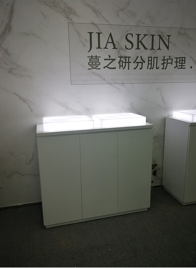 木质烤漆白色展台设计商业会展精品展柜展示台商用女装店桌子展台白色