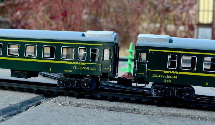 东风4bf仿真绿皮火车模型玩具电动轨道小火车东风11内燃机模型 精致版