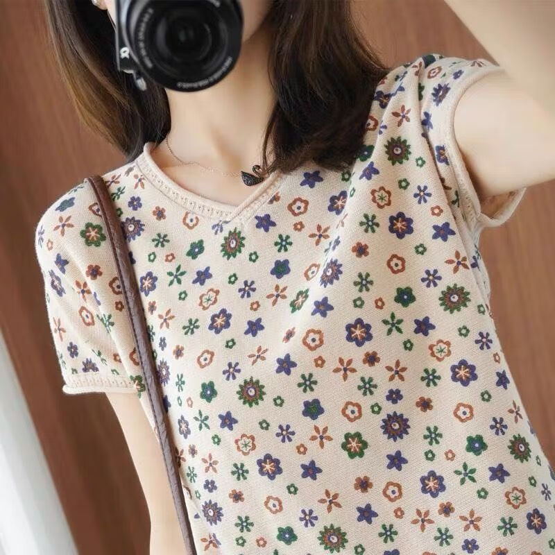 短袖t恤女上衣夏季短袖女装2022夏季新款潮复古碎花v领t恤女宽松民族