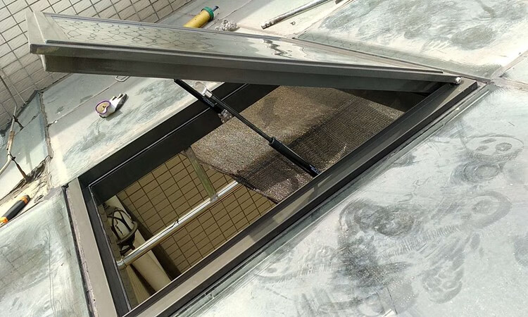 斜平屋顶天窗盖楼顶阁楼屋面采光阳光房手动电动窗定制 加厚款 小开口