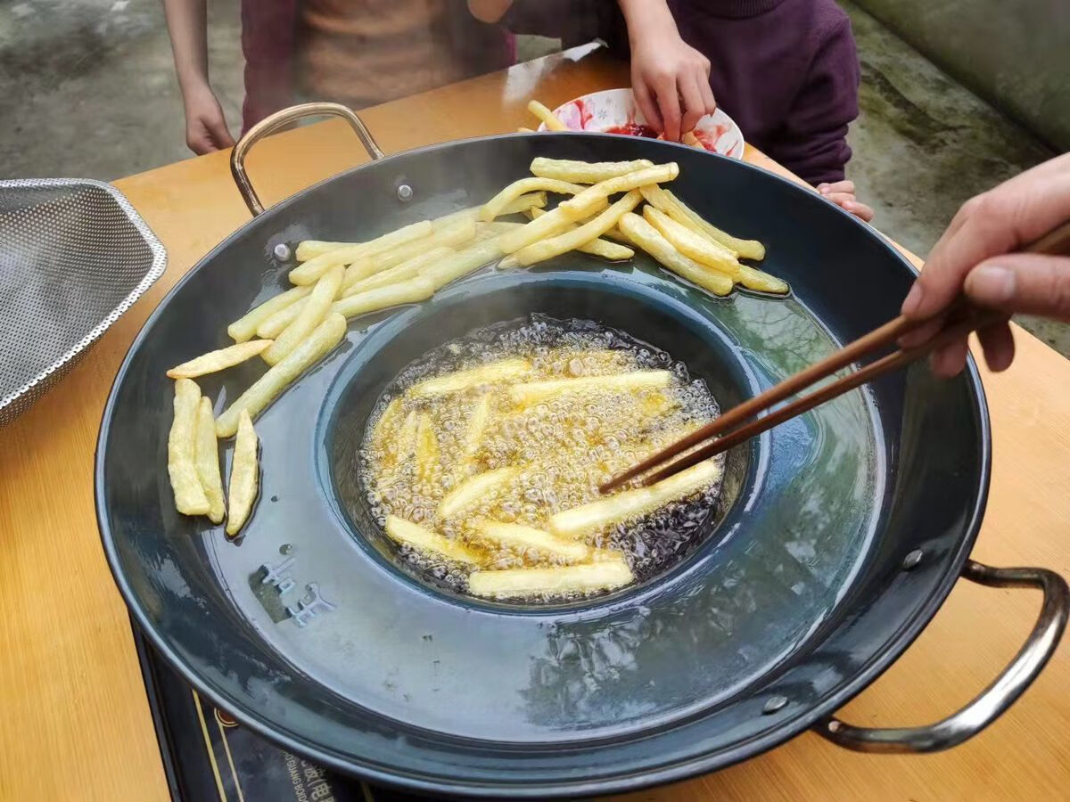 不粘锅烙锅锅炸土豆洋芋商用平底家用高碳黑贵州凹形罗锅锣锅黑铁平底