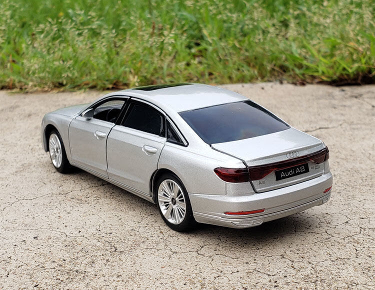 桑菽1:32奥迪a8合金车模六开门仿真金属车模收藏摆件带避震车玩具