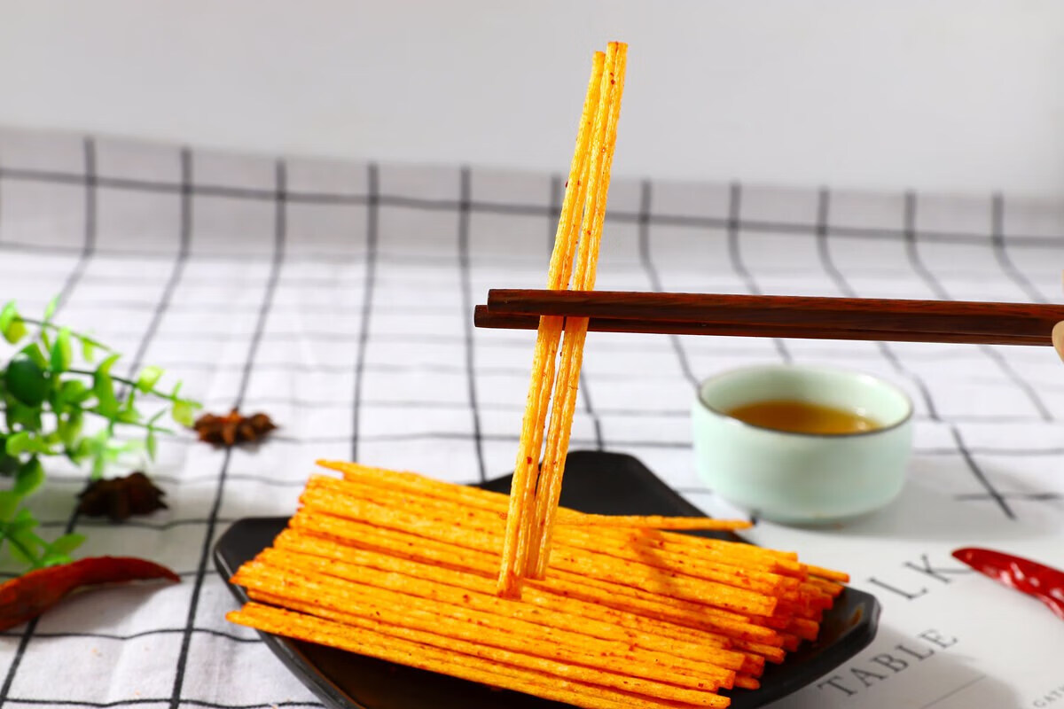 棒棒素牛辣条16克*30袋黄色辣条细棍干硬棒棒牛儿时麻辣零食 棒棒素牛