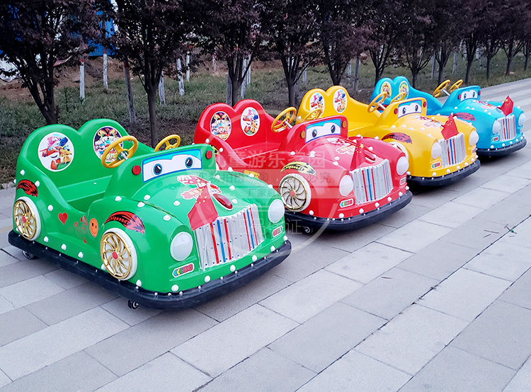广场夜市摆摊碰碰车儿童电动双人亲子游乐车公园室内外游乐设备红旗车
