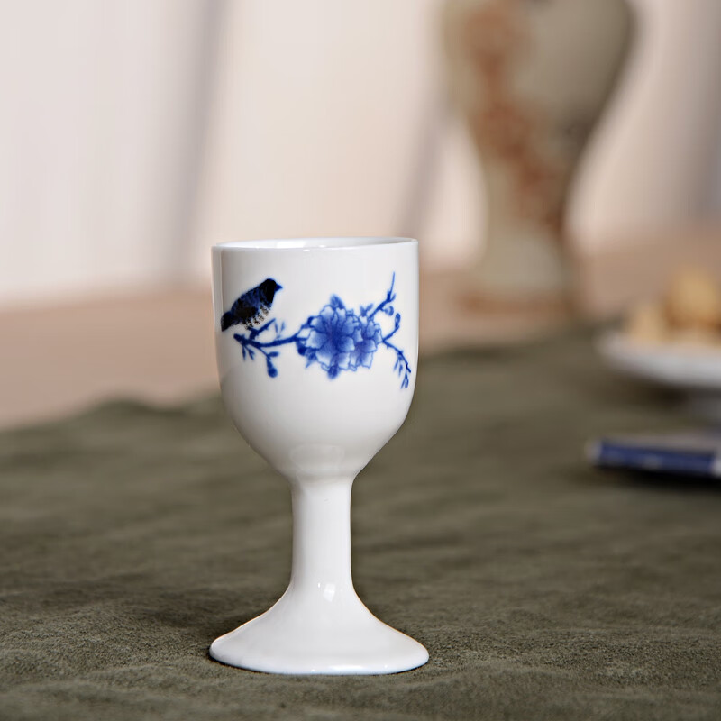 青花酒杯陶瓷高脚杯白酒杯小酒盅仿古传统酒杯套装清酒黄酒杯子 春色