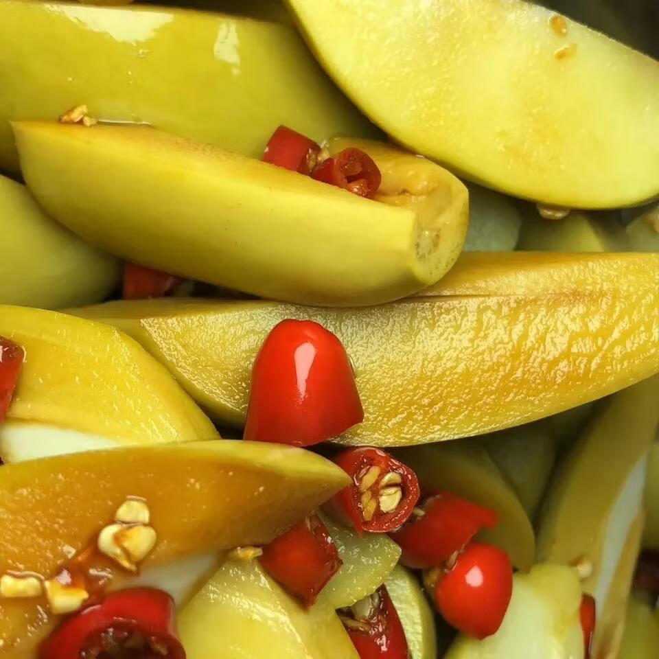 广西南宁酸辣芒果每罐250g装生吃酸嘢腌制四季青芒孕妇时令横州市