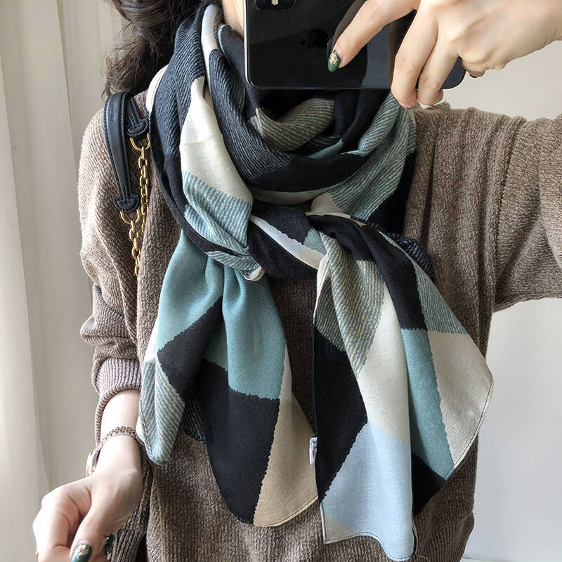 丝巾女年轻英国品牌格子印花棉麻围巾女长款冬季保暖时尚减龄披肩蓝