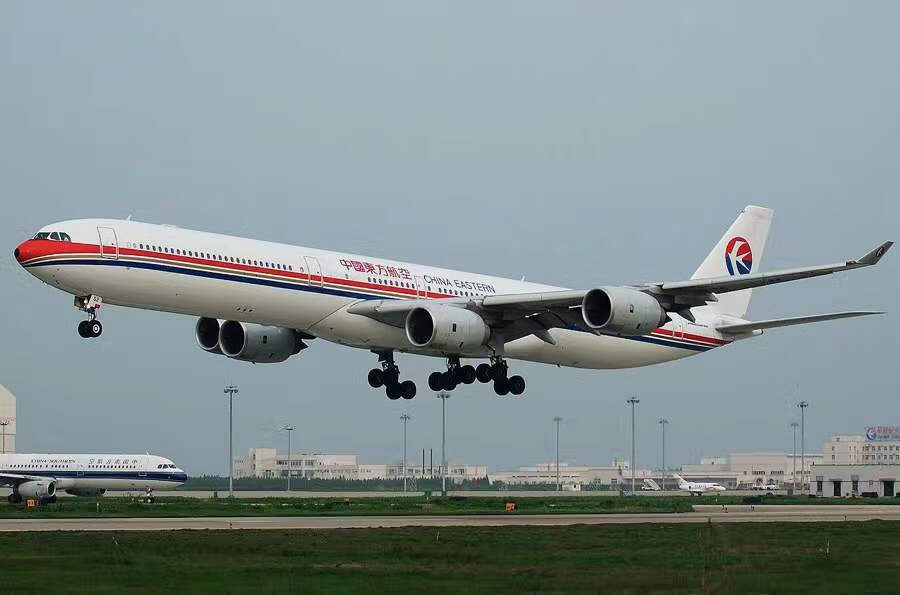 1200飞机模型合金中国东方航空空客a340600b6052东航限量卡编号随机