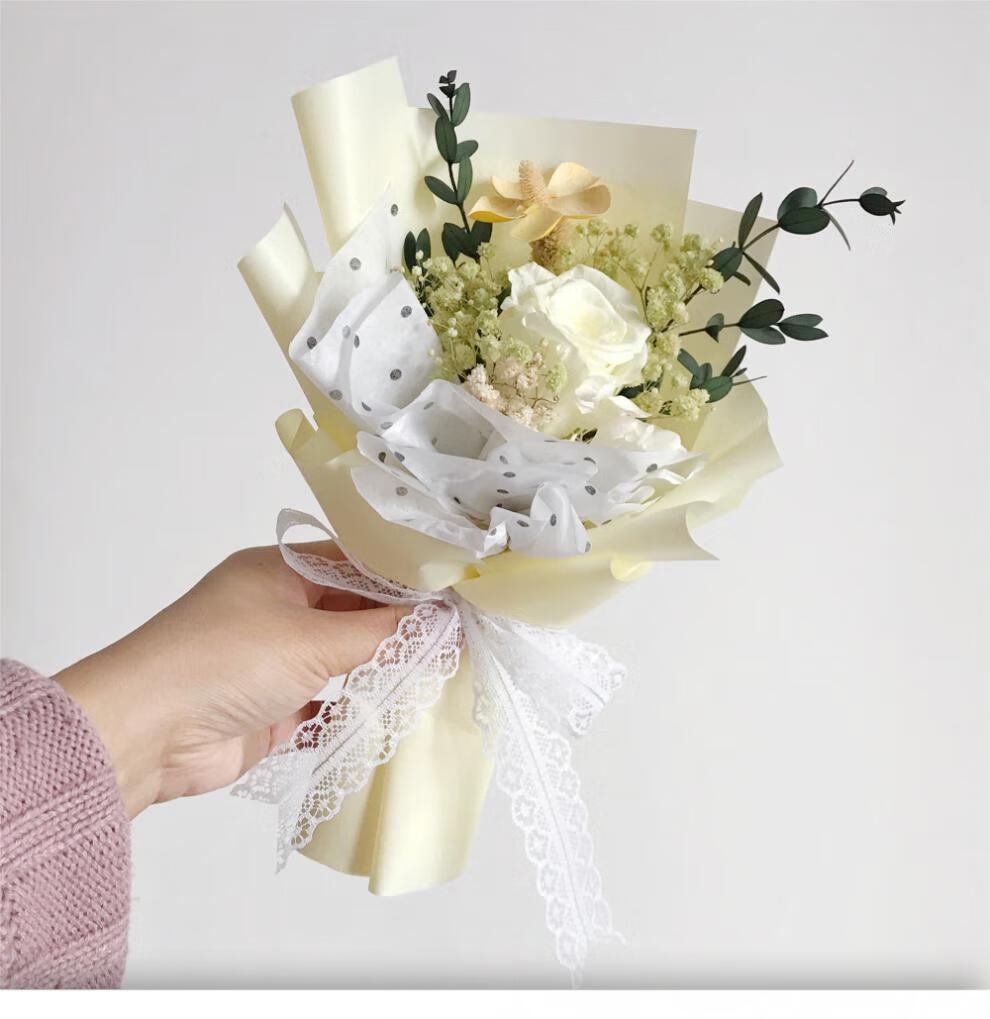 康乃馨永生花女神节永生花满天星玫瑰小花束干花告白生日婚礼伴娘伴手