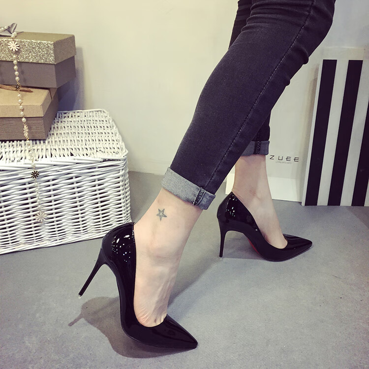 2022年情趣高跟鞋女性感夜店处理大码男士细跟尖头漆皮断码伪娘反串