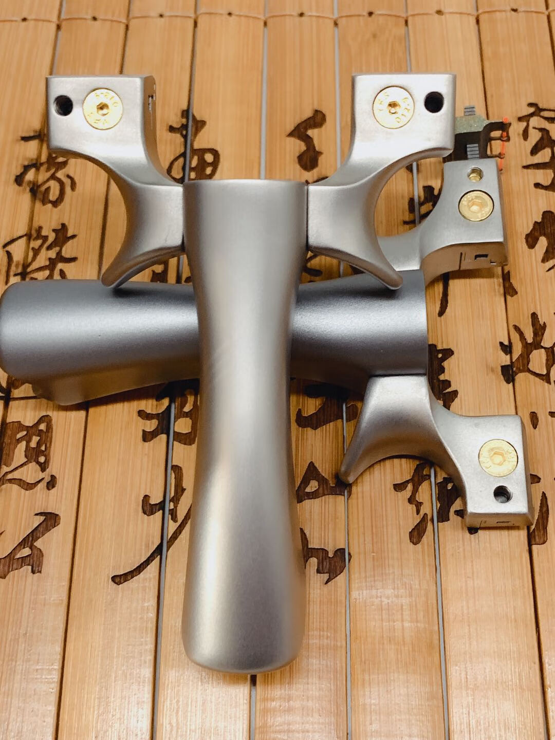 高精准竞技弹弓野外新款tc21钛合金传奇不锈钢竞技扁皮弹弓比赛野外