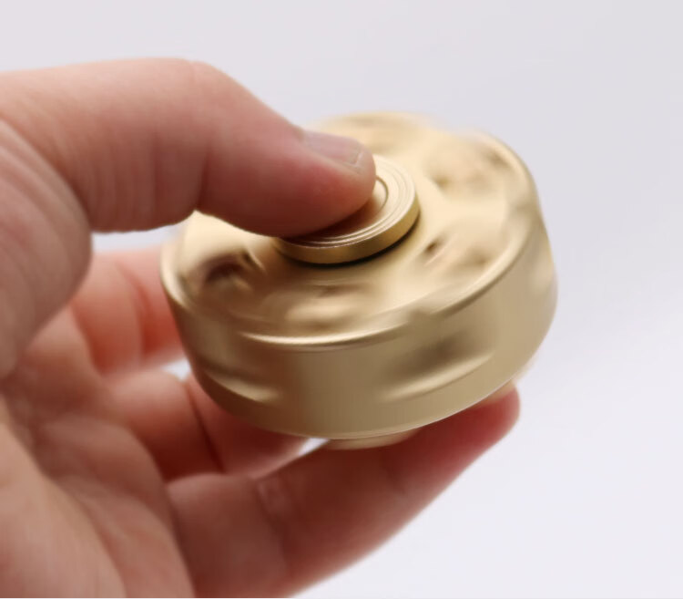 左轮弹夹指尖陀螺指尖陀螺左轮弹夹edc高速旋转金属手指陀螺儿童解压