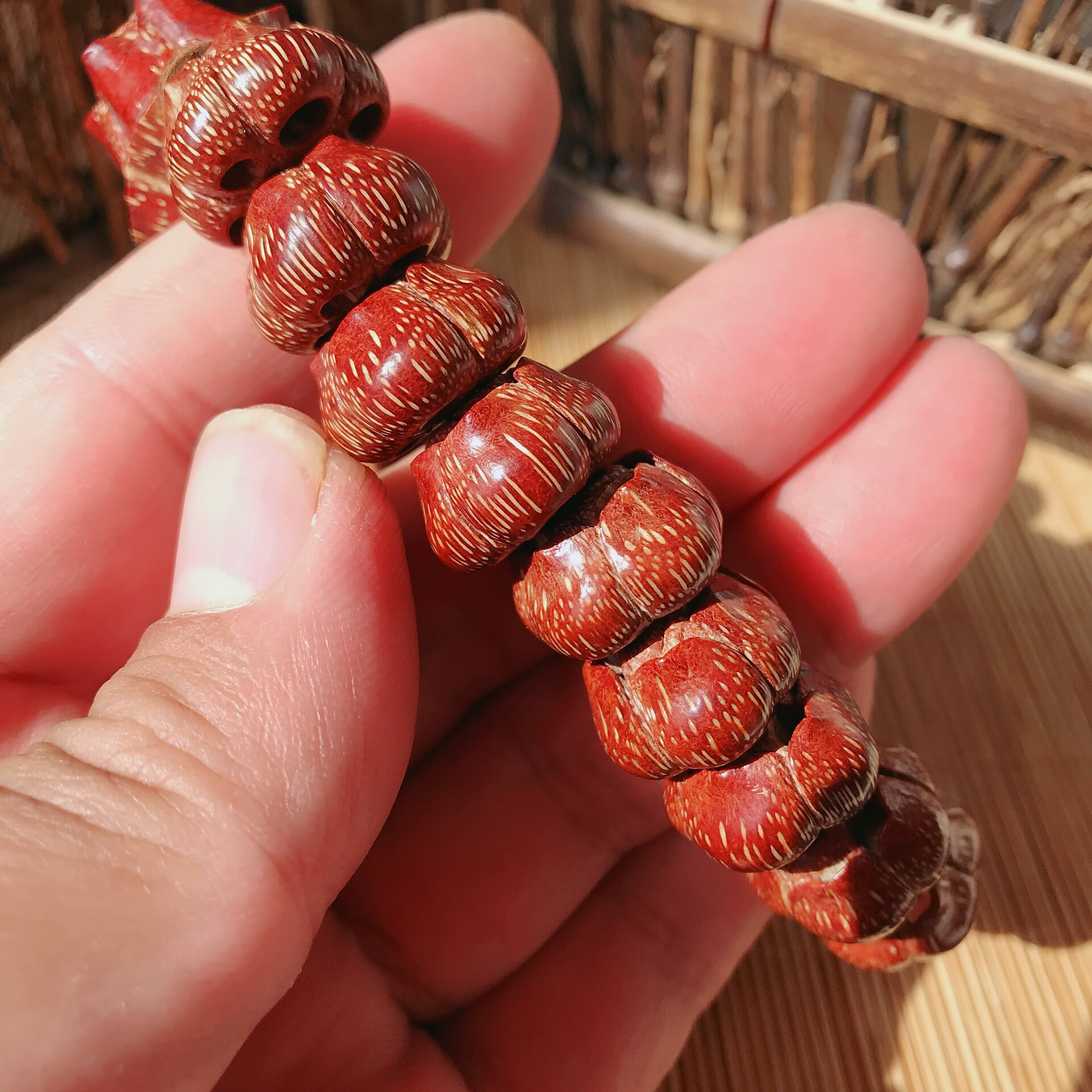 檀福匠 天然滴血莲花菩提子手串 18颗雕刻镂空矮桩飞碟磨盘手表款佛珠