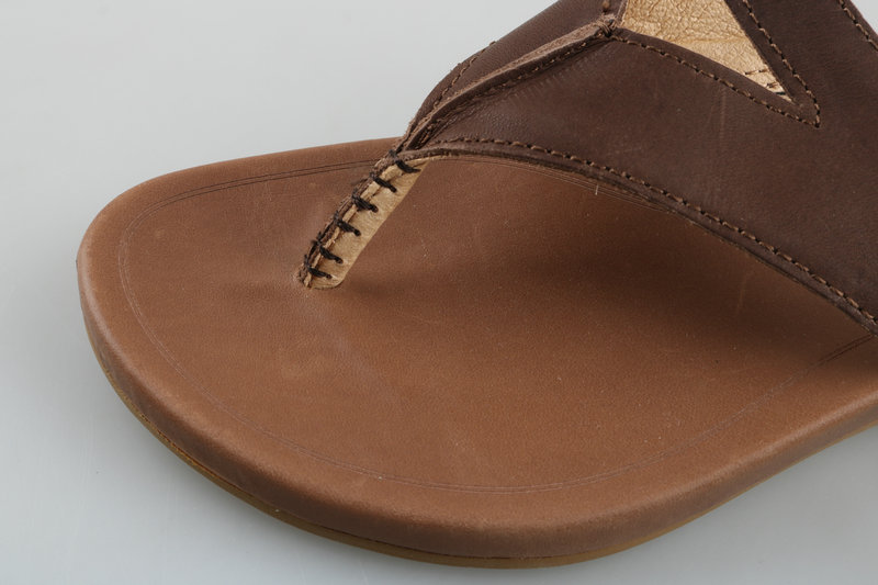 春季适用场景:休闲款式:包头拖鞋风格:可爱风制鞋工艺:注压鞋鞋底材质