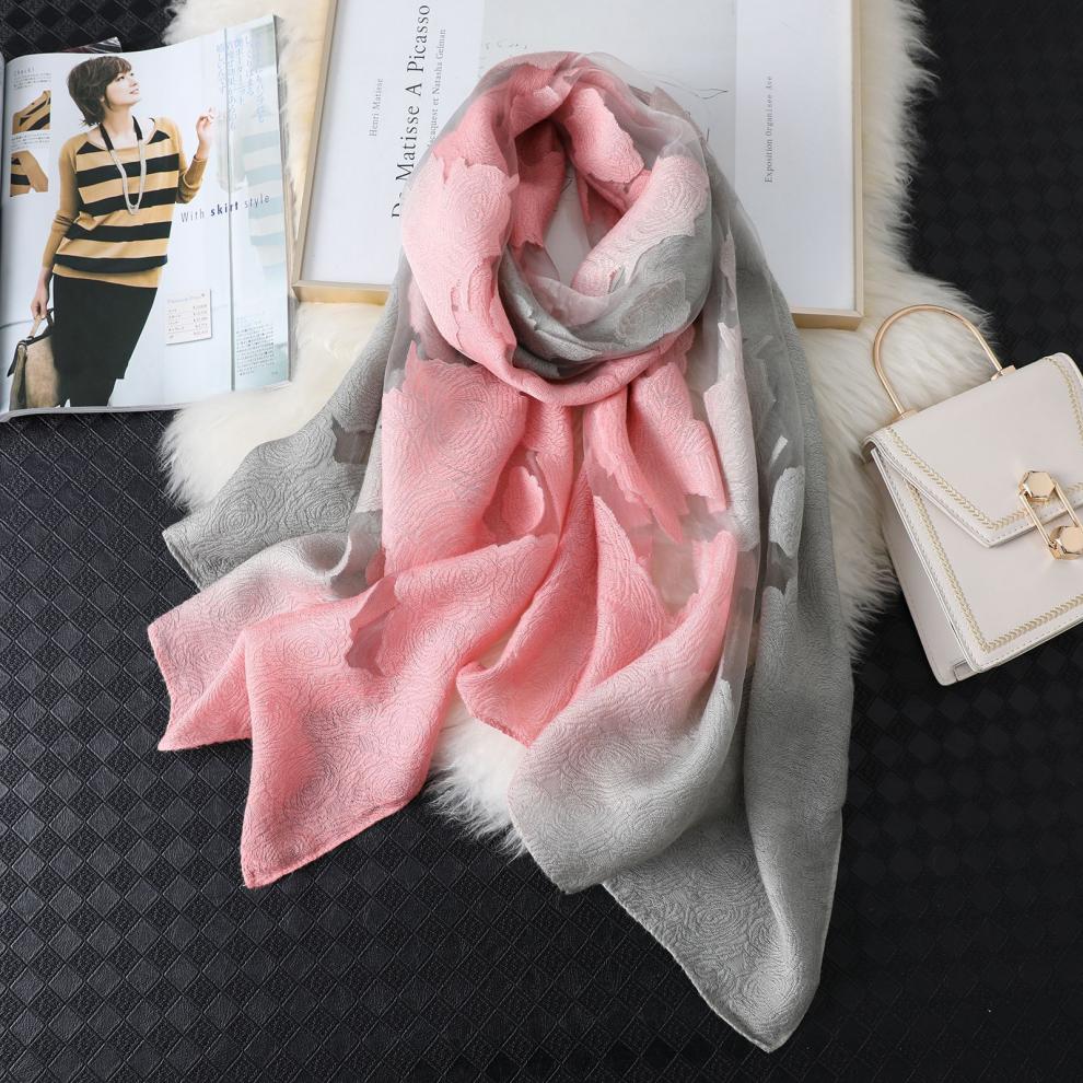 沙巾丝巾中年妇女百搭妈妈款围巾批肩披肩春秋冬款中年夏季纱巾新款