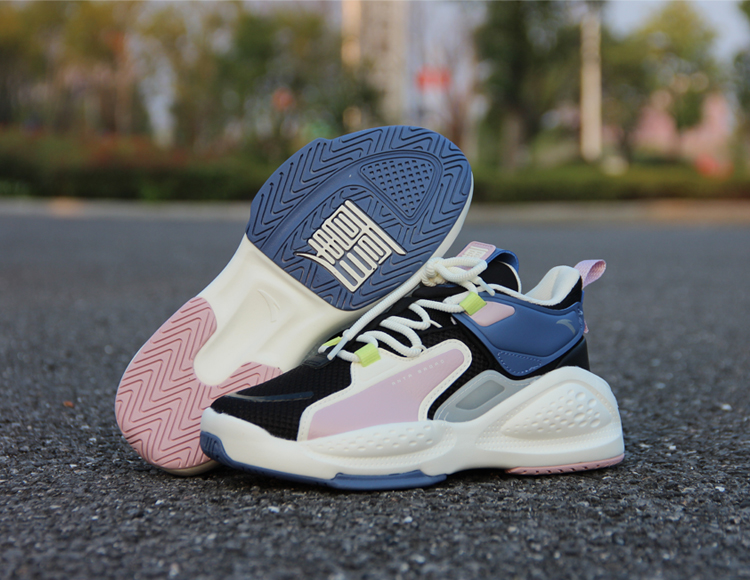 安踏霸道休闲女鞋2020秋冬新款舒适网面透气运动鞋122048080 黑/海雾