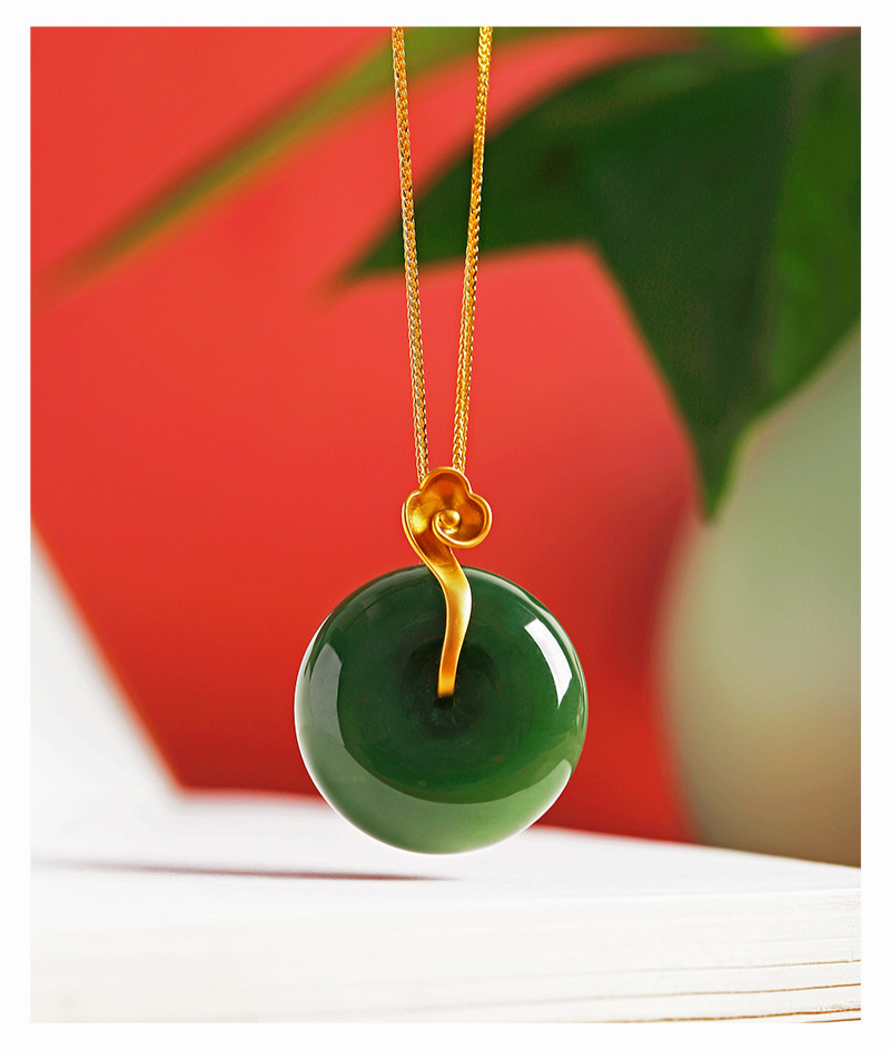 恋铂(lianbo) 和田玉碧玉平安扣18k金镶玉菠菜绿吊坠 俄罗斯老坑料