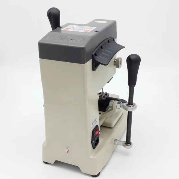 多功能智能配匙机广州德牌d38a立式钥匙机高精度加硬易拆卸夹具一年