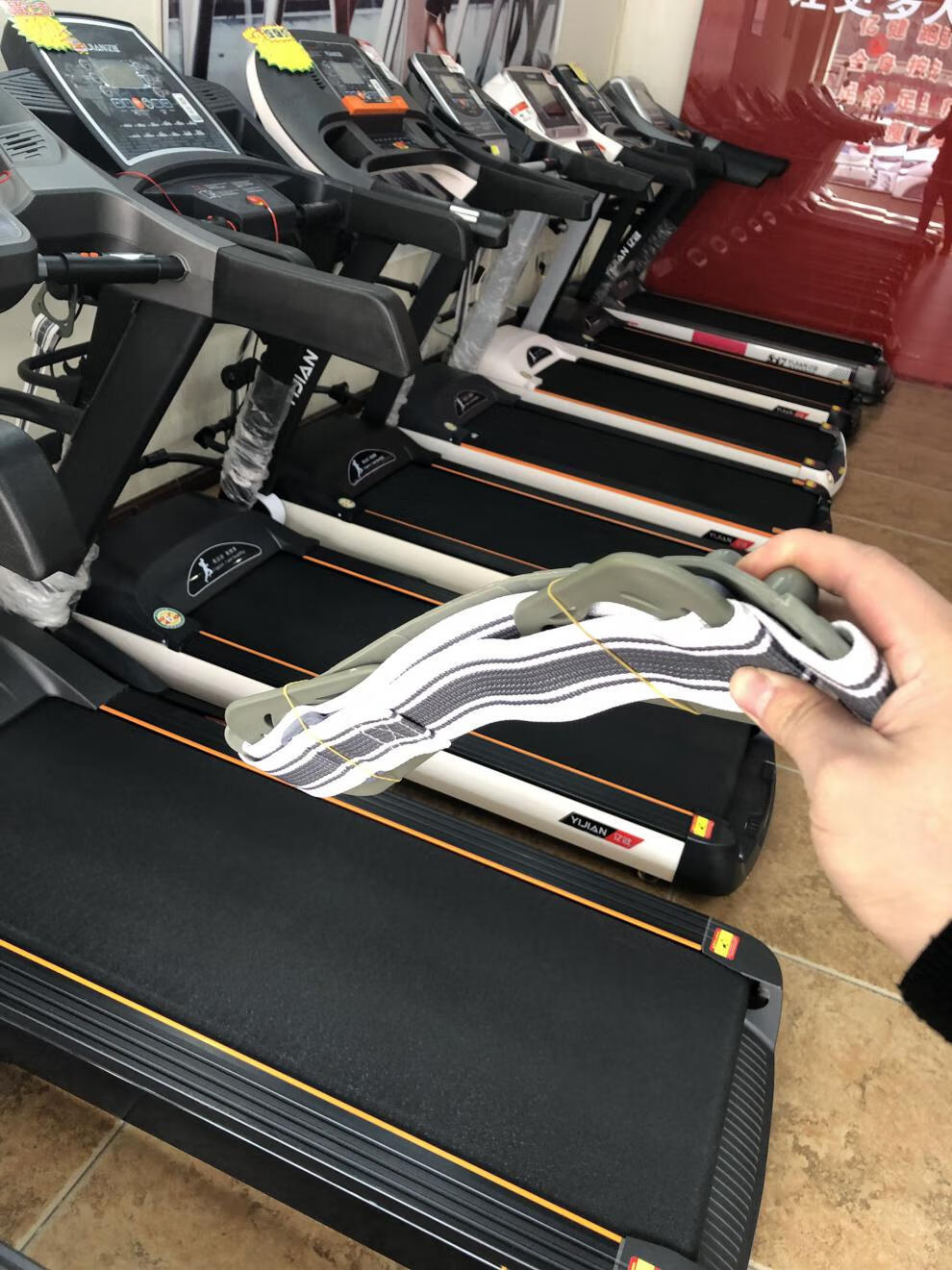 亿健跑步机原装扭腰抖动多功能振动按摩腰带甩脂美腰机震动带配件