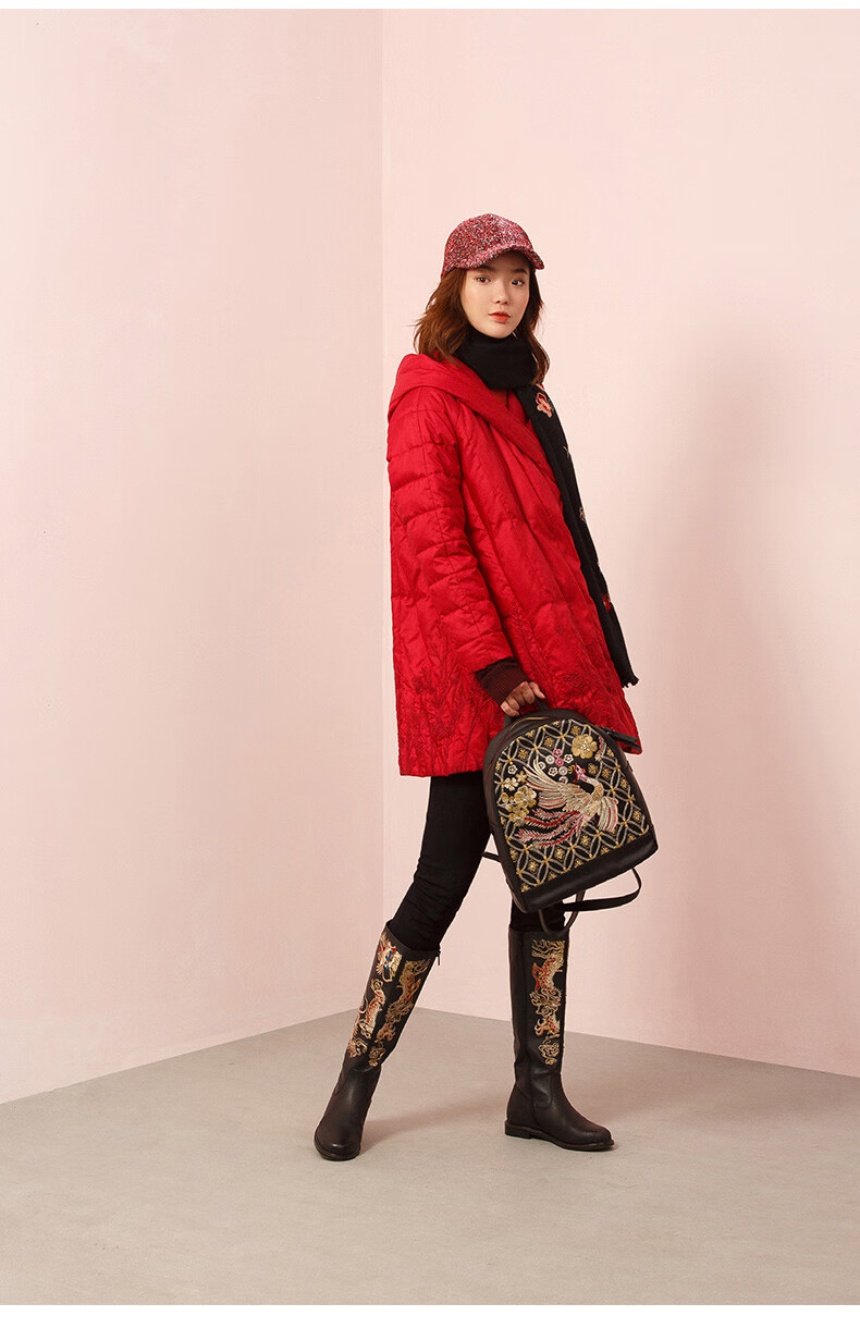 渔牌羽绒服女2020年新款白鸭绒中长款连帽绣花宽松外套女暗红17088al