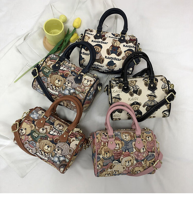 凯蒂小熊女包上2022波士顿女包 潮街帆布时尚立体刺绣小熊包手提单肩
