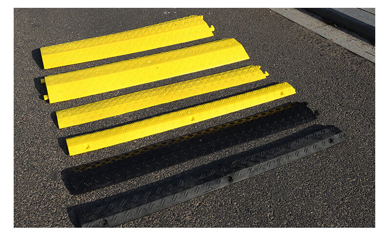 电线过桥板 二孔线槽 pvc黄黑过线槽 车间护线槽 电缆电线过桥板 地面