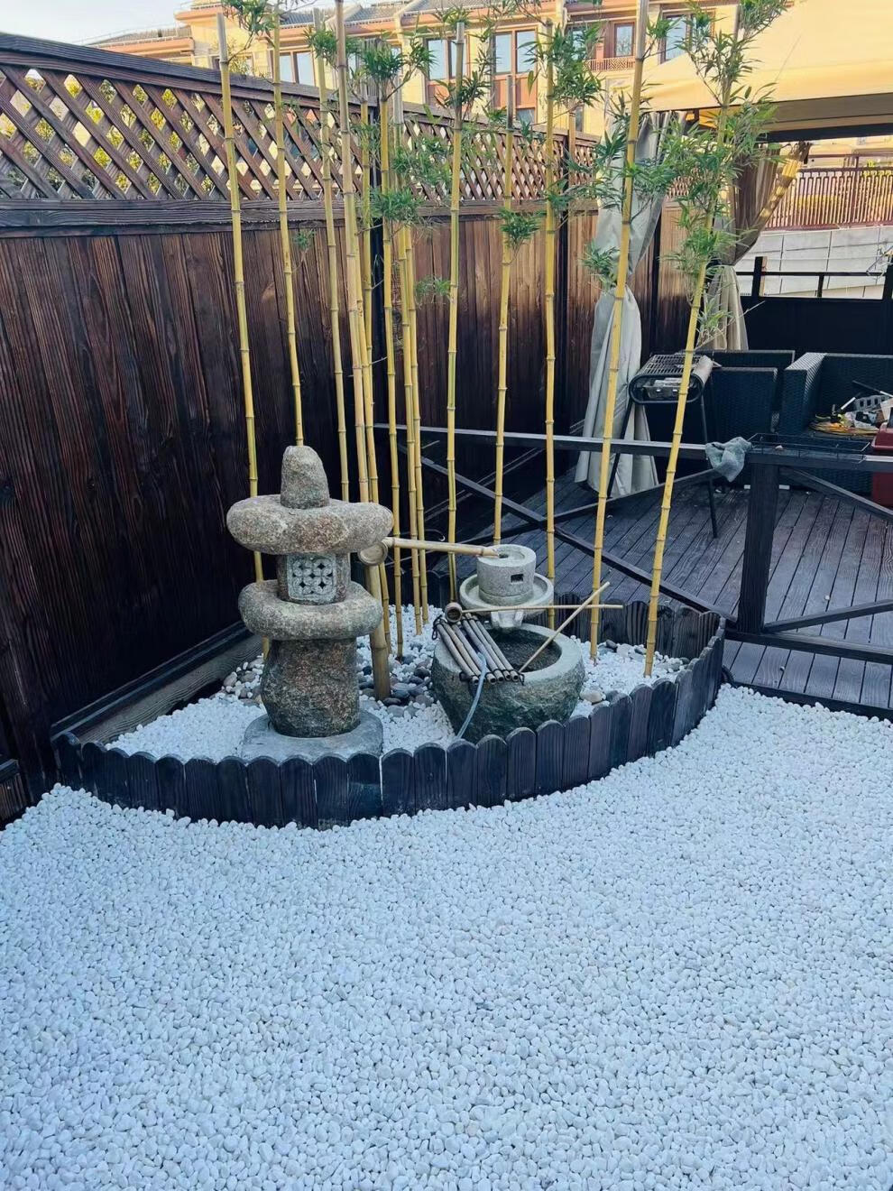 白石子白色天然鹅卵石铺地造景园林装饰景观庭院雨花石绿植花园白石子