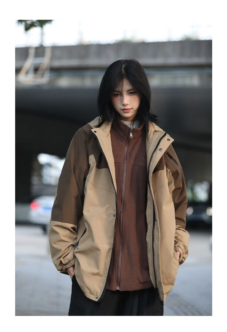 你初恋老王户外冲锋衣外套男秋冬装防风防水三合一可拆卸登山服女