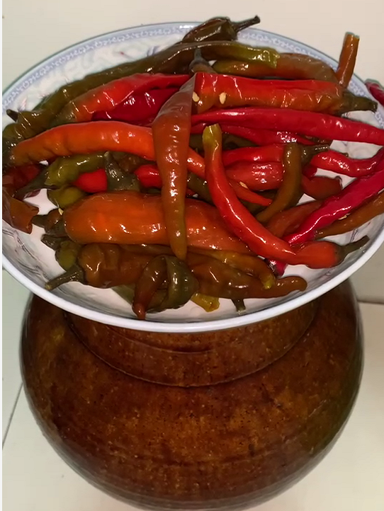 湖南怀化农家土特产老坛子泡椒沅陵酸辣椒农家自制腌制咸菜腌辣椒