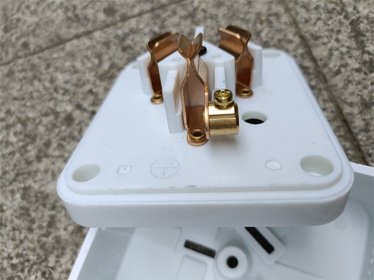 大功率8000w明装插座三孔32a三眼单相大插座250v220伏铜