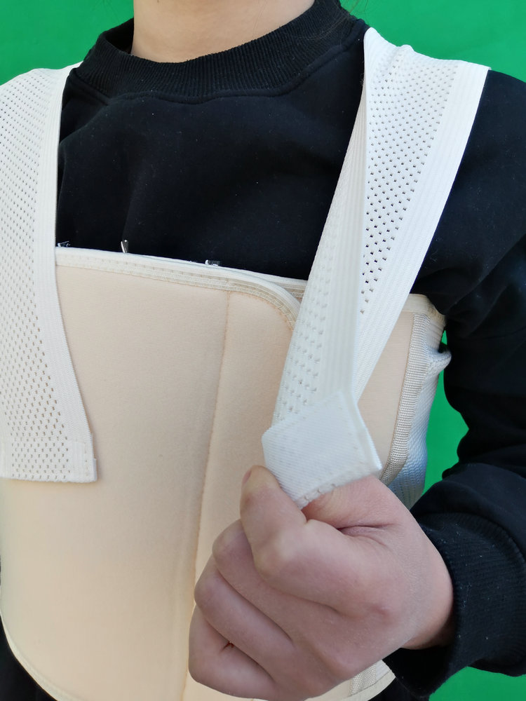 肋骨固定带弹力可调节宽肩带式成人肋骨外翻绑带胸部护具姜黄色网孔